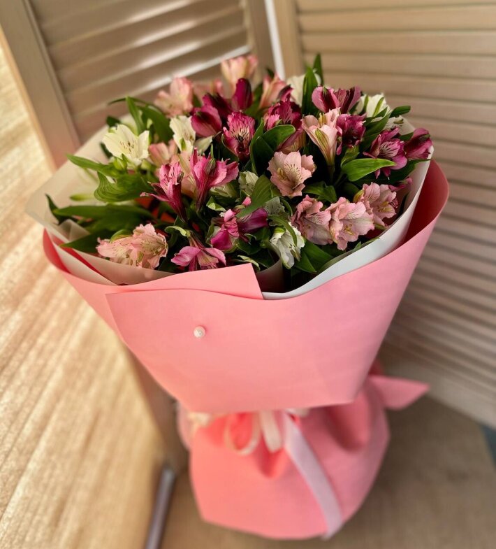 Букет  из альстромерии