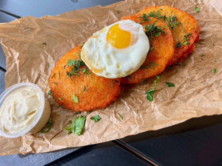 Драники с яйцом