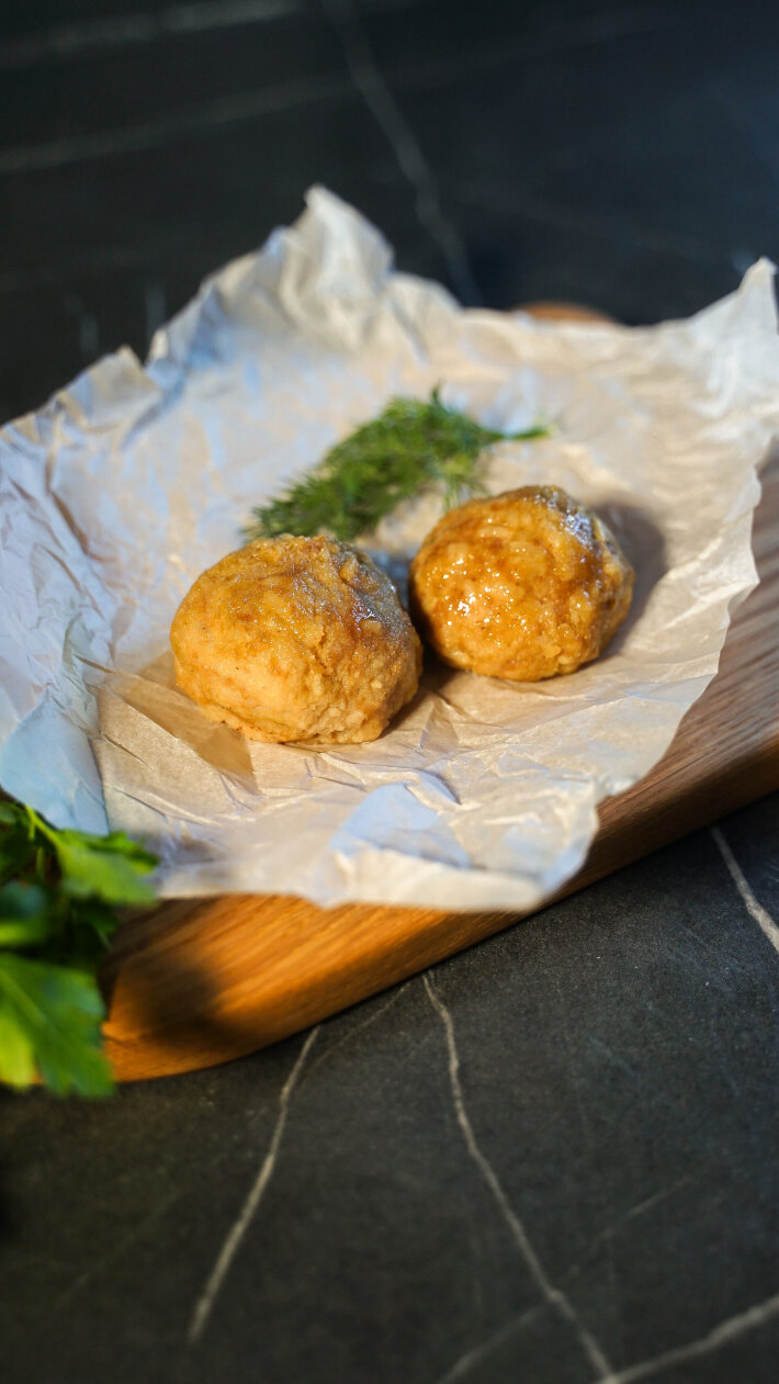 Митболы с пряным томатным соусом