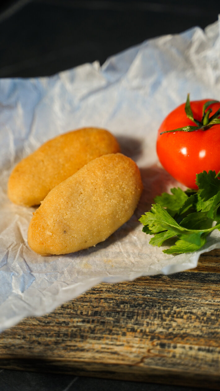 Кнели из мяса птицы со сливочно-грибным соусом