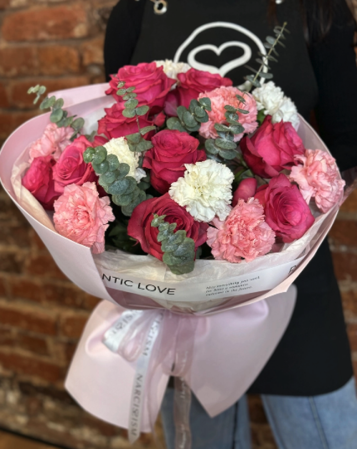 Букет «Яркий» с эвкалиптом