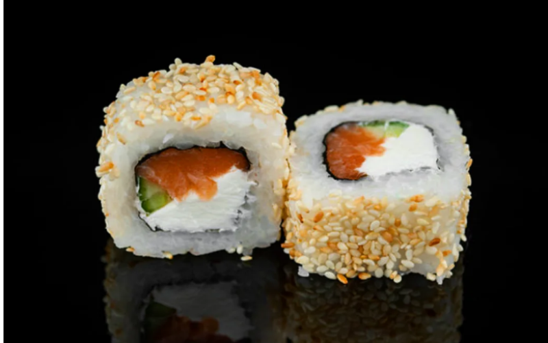 Ролл «Аляска с лососем»