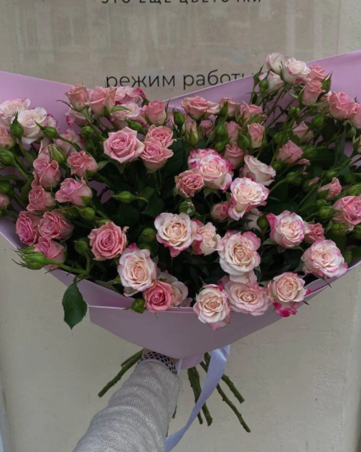 Букет кустовых роз