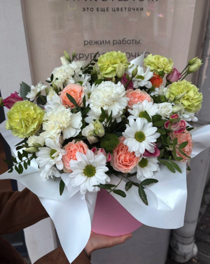 Шляпная коробка с кустовой розой