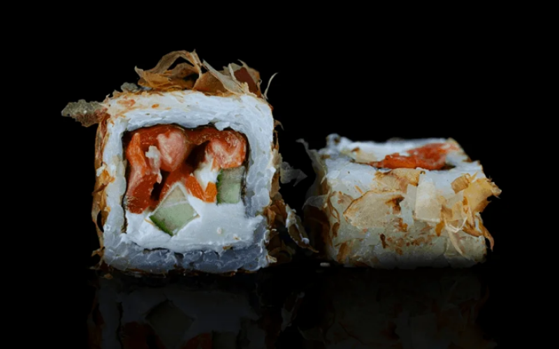 Ролл «Бонито с лососем»