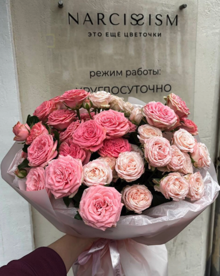 Букет из пионовидной кустовой розы