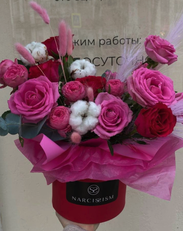 Шляпная коробка роз с хлопком