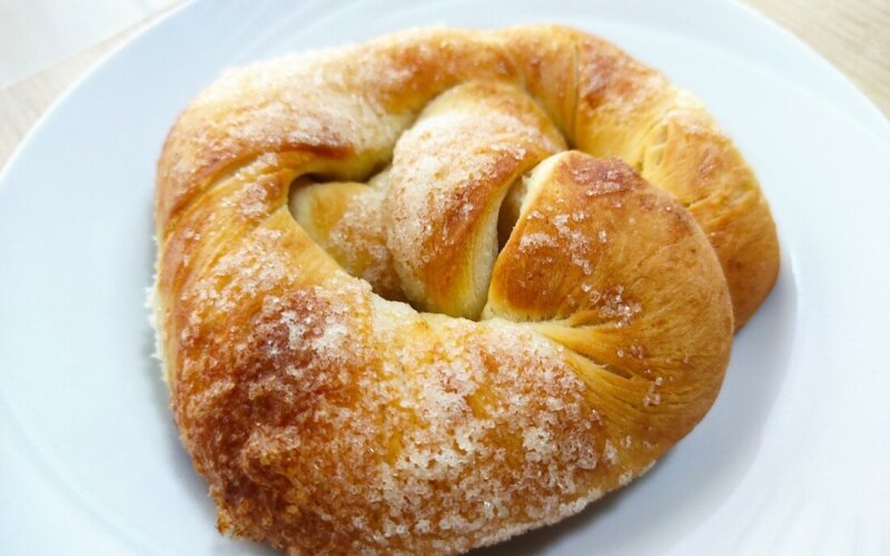 Крендель с сахаром
