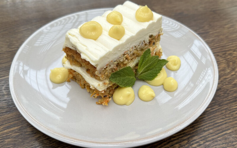 Морковный торт с апельсиновым 
курдом