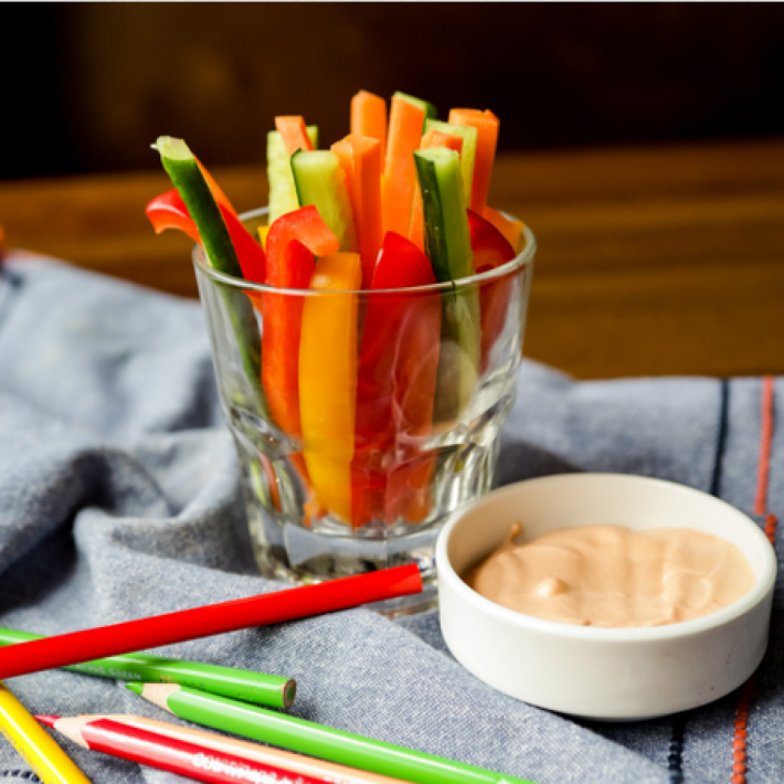 Овощные палочки с соусом