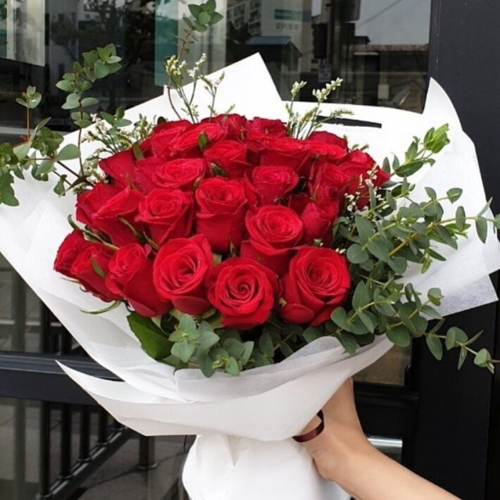 Букет из 25 красных роз