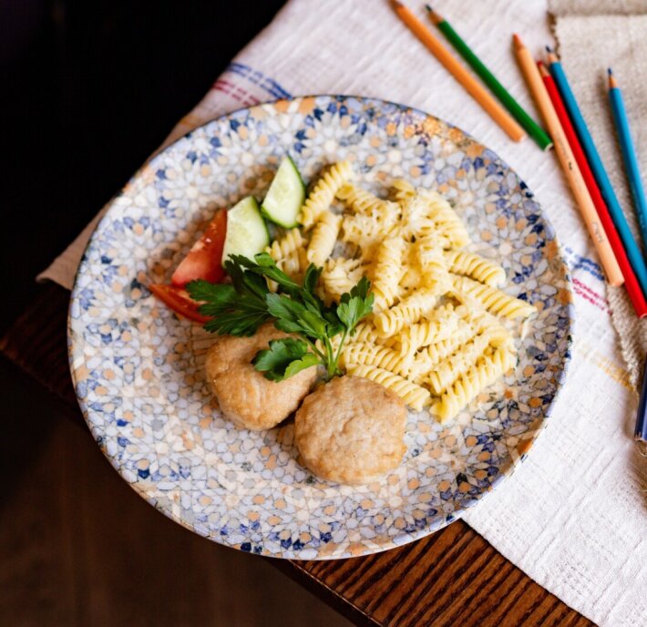 Котлетки детские с Фузилли и свежими овощами