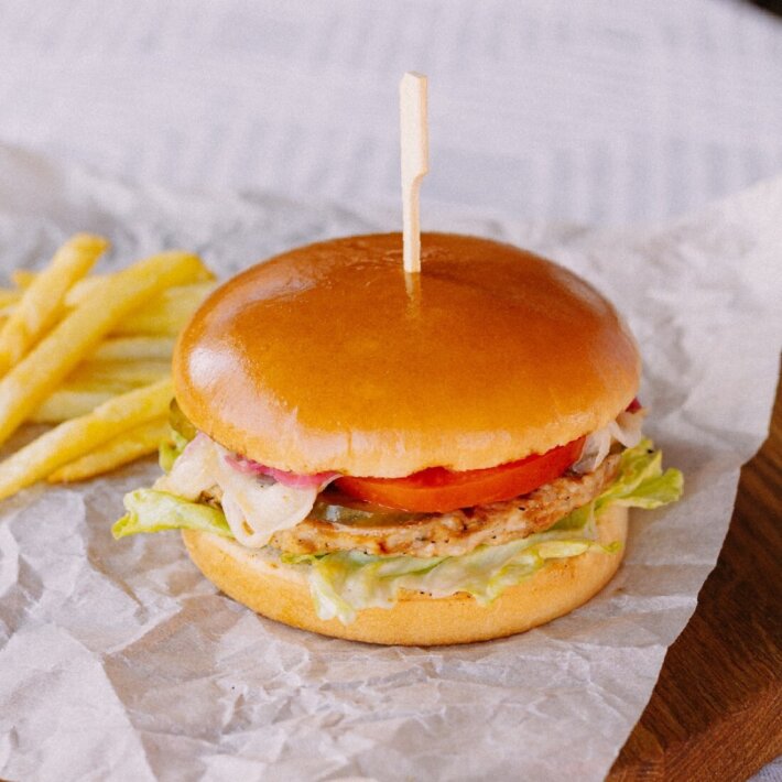 Джигитбургер с картофелем фри