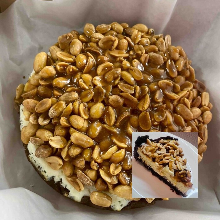 Пирог сникерс с арахисом и соленой карамелью
