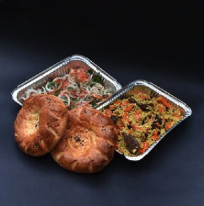 Плов с говядиной и салатом