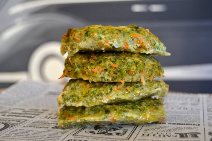 Котлета куриная со шпинатом, сыром и морковью