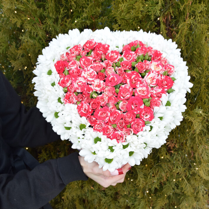 Композиция в коробке «Бережно в сердцах»