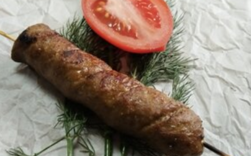 Люля-кебаб из говядины с соусом «Сальса»