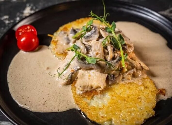 Драники с курицей и грибами