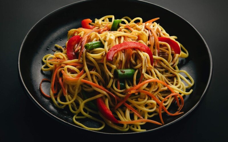 Яичная лапша с овощами