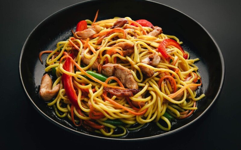 Яичная лапша с курицей