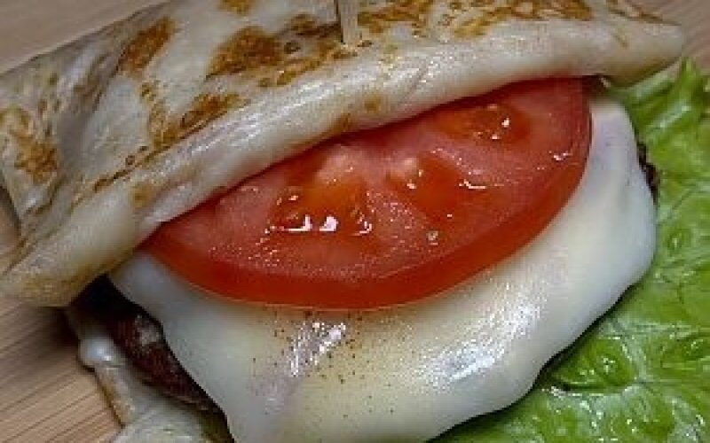Бургер-блин с куриной котлетой