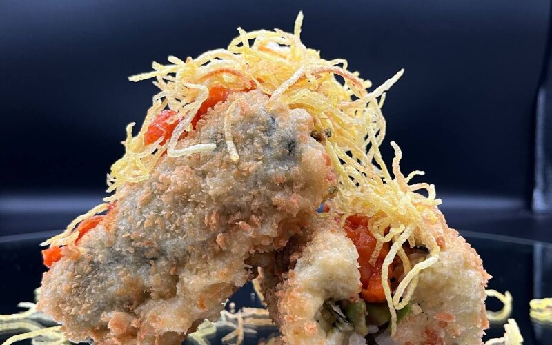 Ролл «Маки дог с лососем»