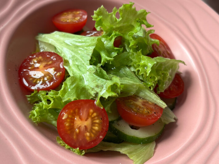 Зелёный овощной салат с цитрусовой заправкой