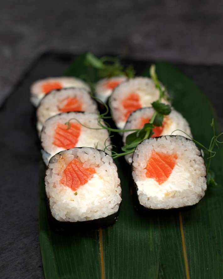 Ролл маки форель