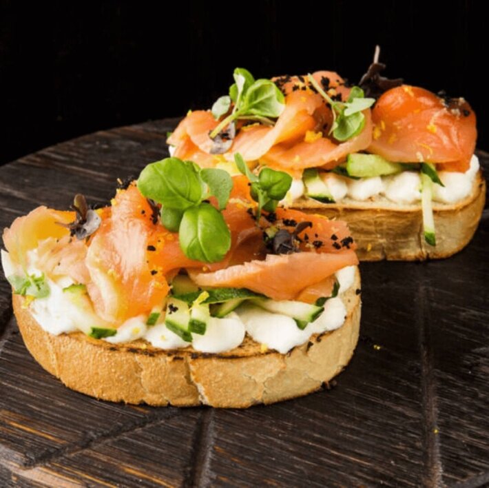 Брускетта с форелью