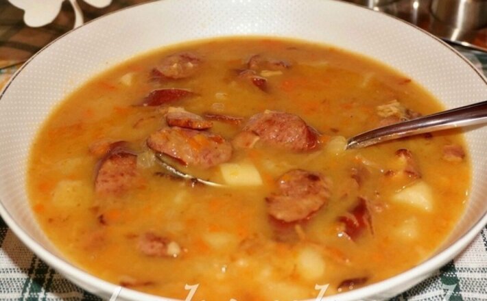 Суп гороховый с охотничьими колбасками