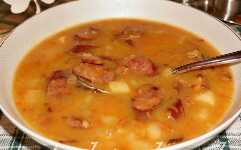Суп гороховый с охотничьими колбасками