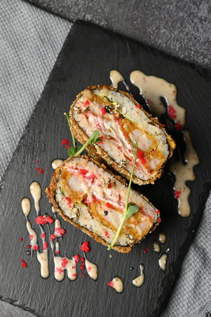 Суши-бургер с креветкой