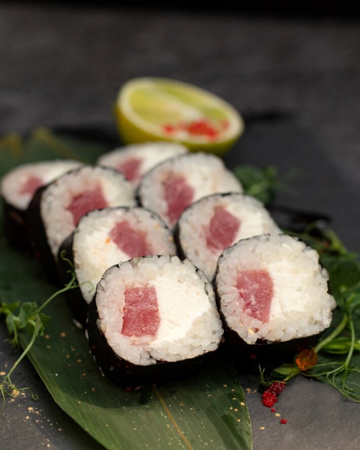 Ролл маки тунец