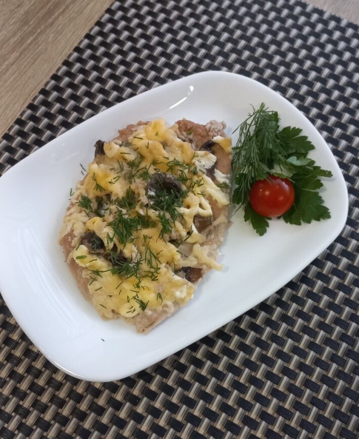 Свинина, запеченная с грибами