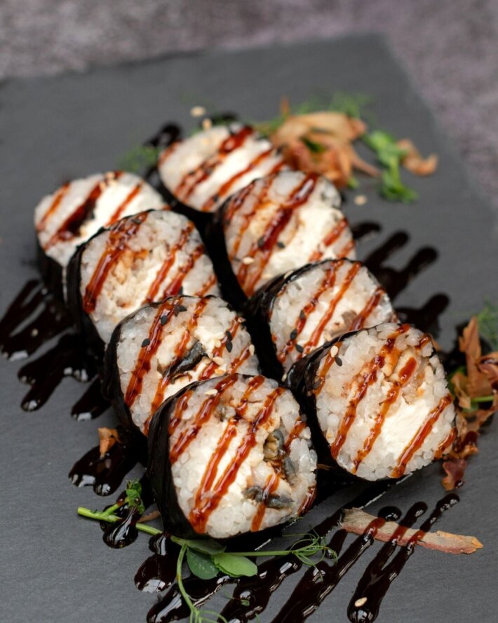 Ролл маки угорь