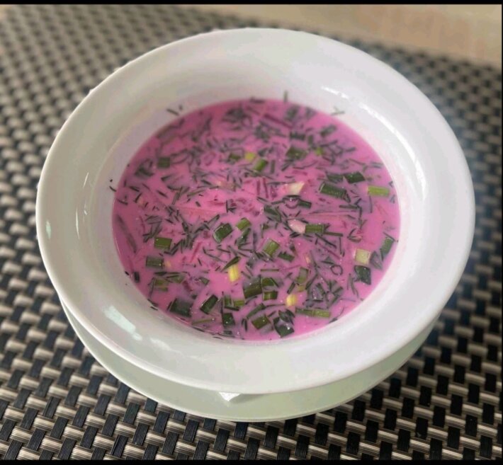 Борщ холодный со сметаной