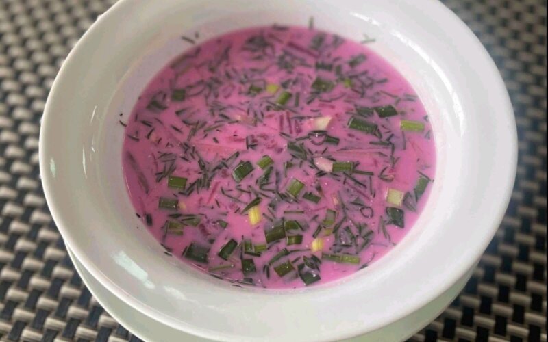 Борщ холодный со сметаной