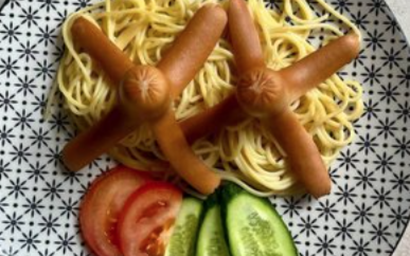 Осьминожки с макаронами и овощами