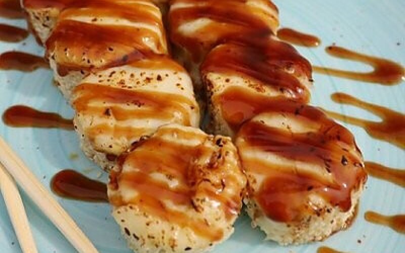 Запечённый ролл с креветкой и угрём