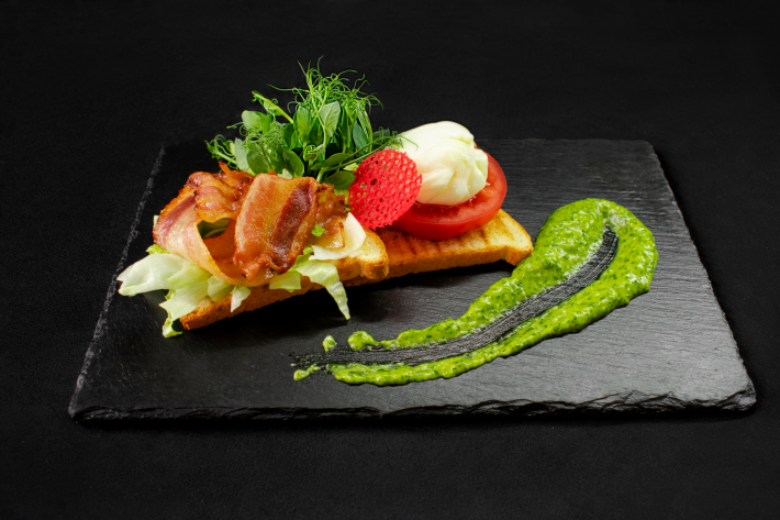 Яйцо-пашот с беконом