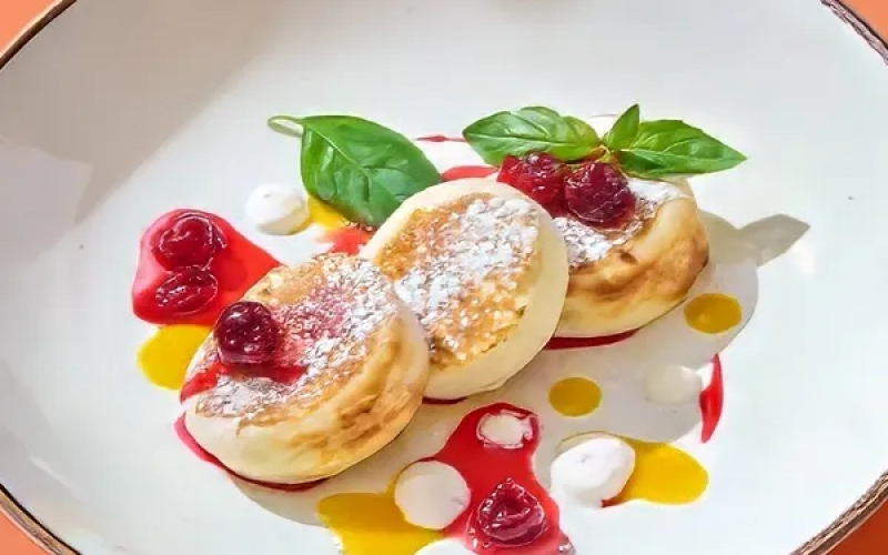 Сырники с вишней и соусом «Манго»