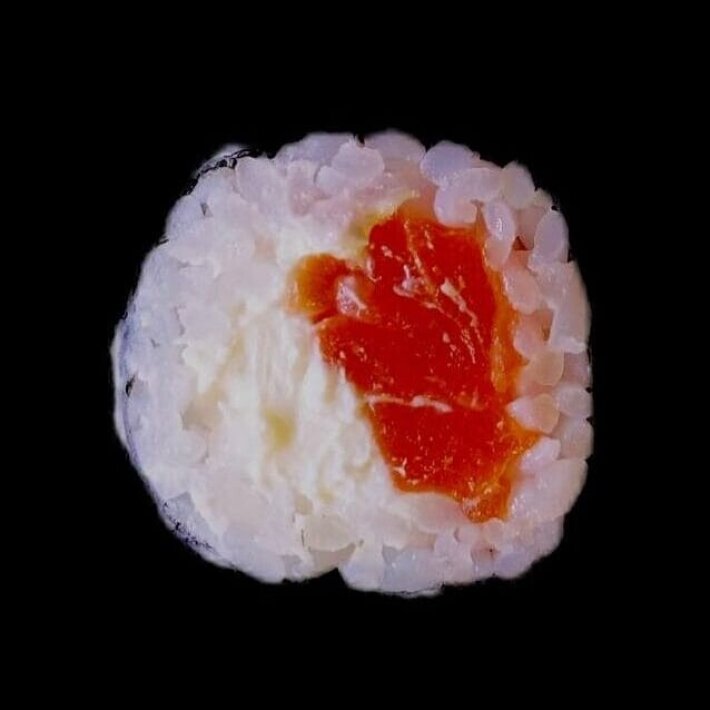 Мини-ролл «Лосось с сыром»