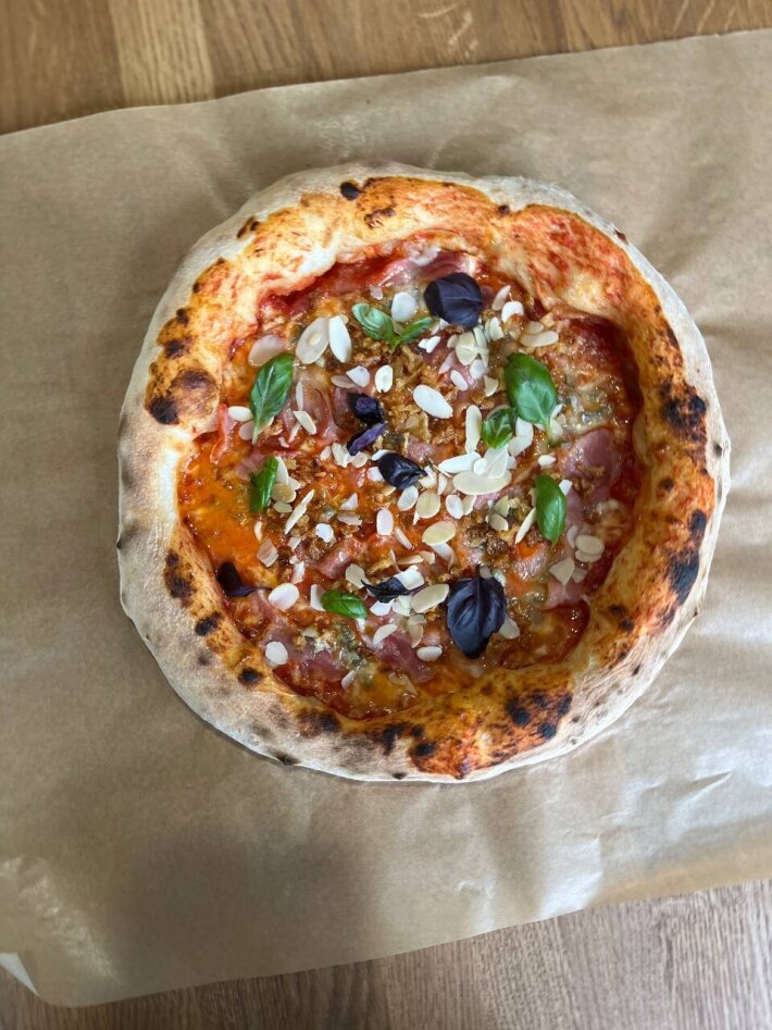 Пицца «С беконом и Дорблю»