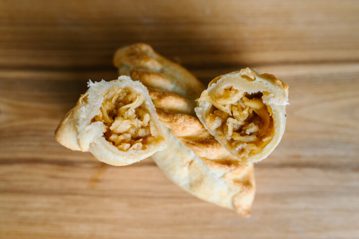 Кибинай с яблоком