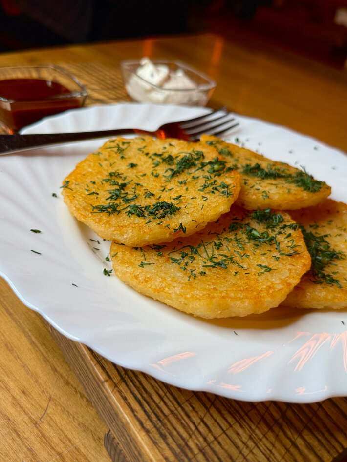 Драники с грибным соусом