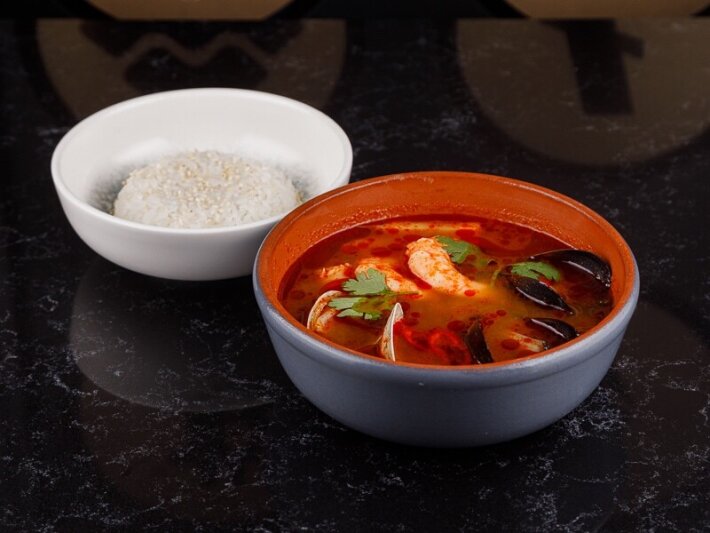 Том ям с морепродуктами