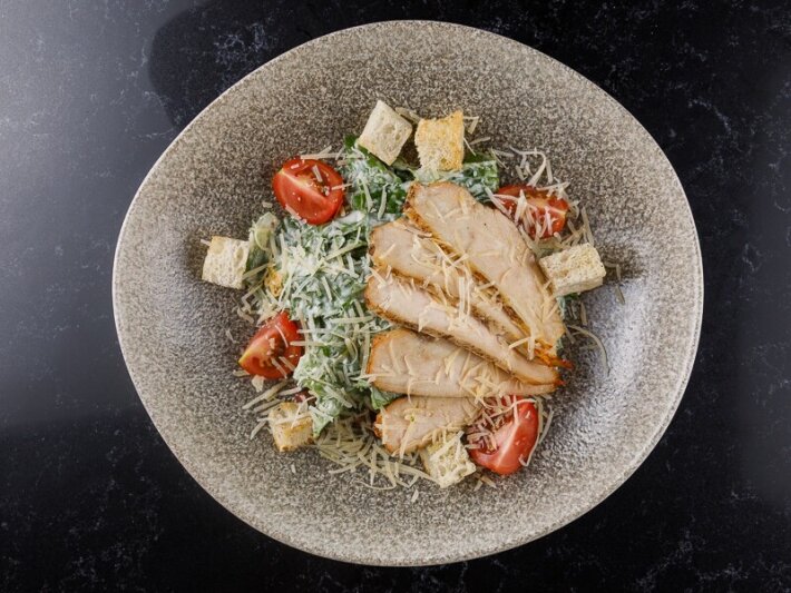 Салат «Цезарь с курицей»