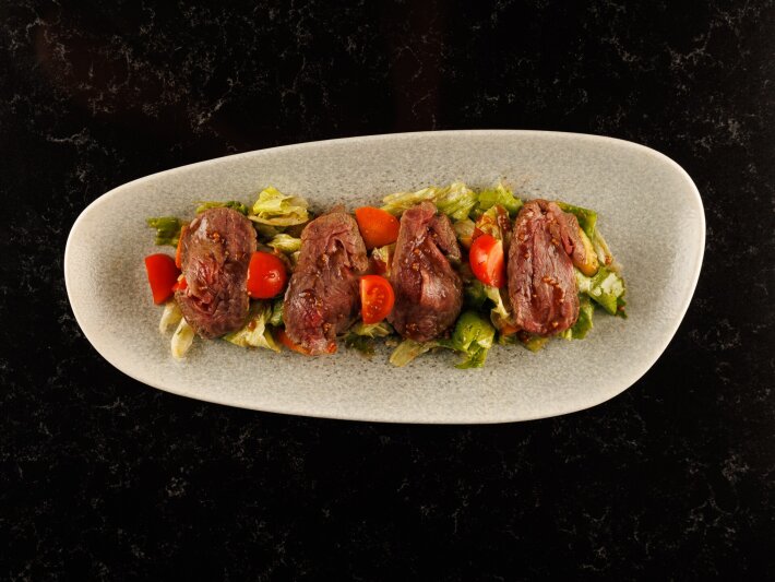 Тёплый салат с говядиной