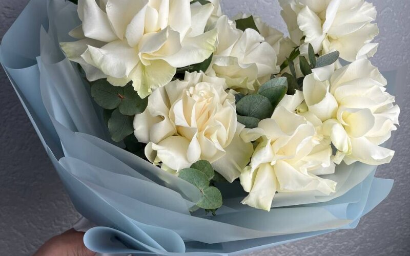 Букет из белых роз